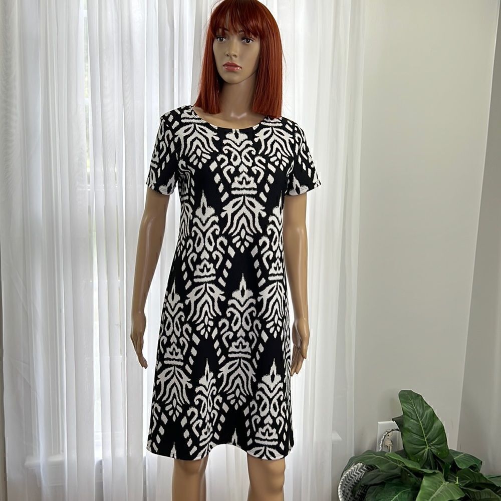 Sunny Leigh Classic Black and White Size 4